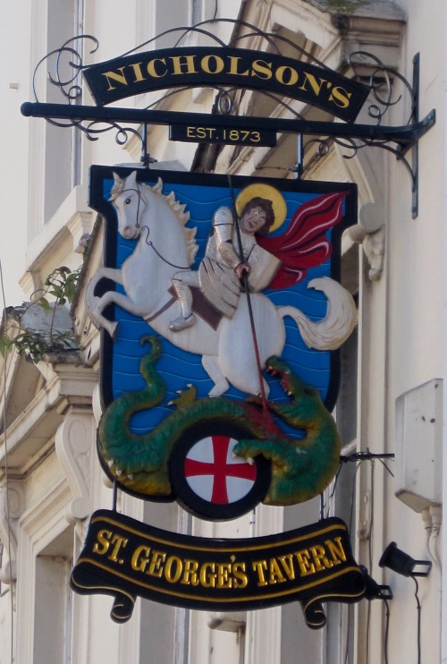 Nicholson’s St. George’s Tavern, Victoria, London, 2010.Not a bad place for Pub Food.