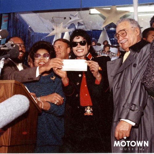 @motownmuseum On this day in 1988, Motown alumni @michaeljackson showed his support for Motown Museu