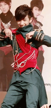 purple4d-blog:    Maknae Lines Of Boyfriend Dancing Sistar’s Loving U ~   
