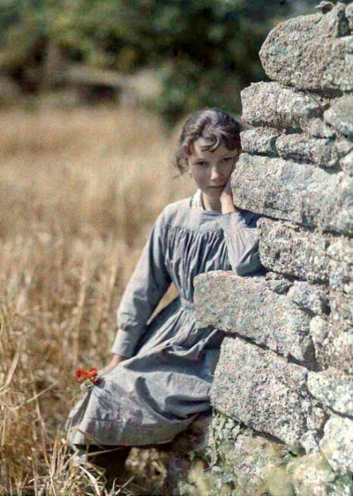 lostrosegarden:Autochrome, early 1900’s (restored)Gustav Gain