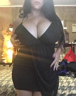 Where is everyone going tonight? #latinapower #miami #angelinacastrolive #angelinacastro #latina #cubana #bbw #boobs by laangelinacastro