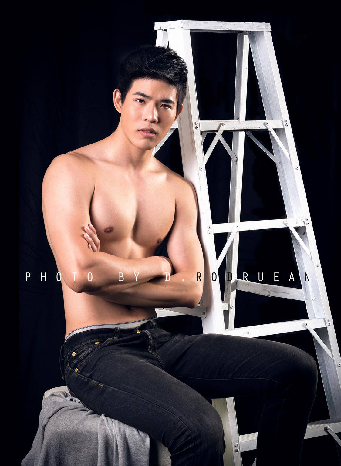 twhornyboy:  mantop10691:  泰國超可愛直男小鮮肉男模…Kun Kittikun  身材真好