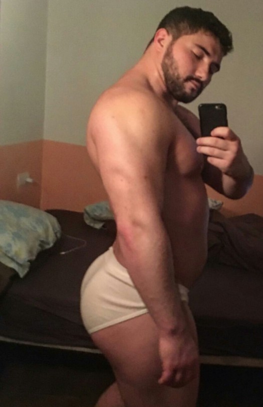 thebeefzone:  Yummi one, another perfect muscle bottom!