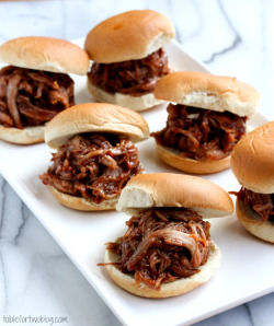 boozybakerr:  Mini BBQ Pork Sliders Crockpot 