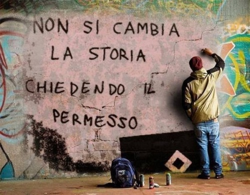 unpeccatoperquellepromesse:  apensartimitremanoipolsi:  cth  “La storia non cambia se tu non la cambi.”