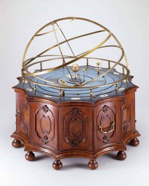 steampunktendencies: Planetarium - Circa 1737, wood, walnut veneer, brass, silvered brass, Netherlan