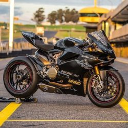 ducatiobsession:Wow!😍 #ducatiobsession 📷 @ducatinsta