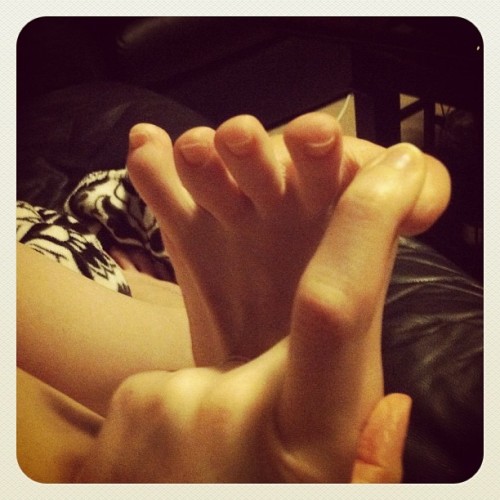 #toespread #baretoes #feet #footfetish