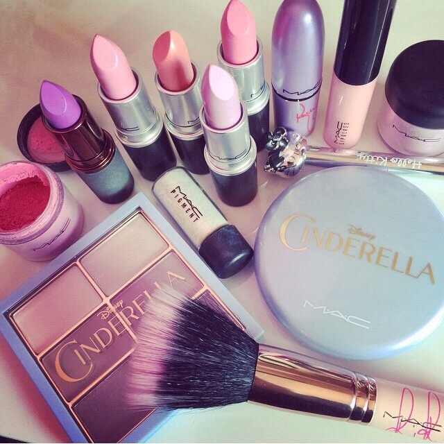 chanel-and-louboutins:  ★