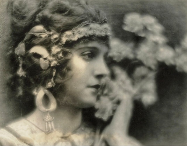 Madge Bellamy (1920s)