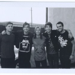  Vic Fuentes ‏— Hangin brains with