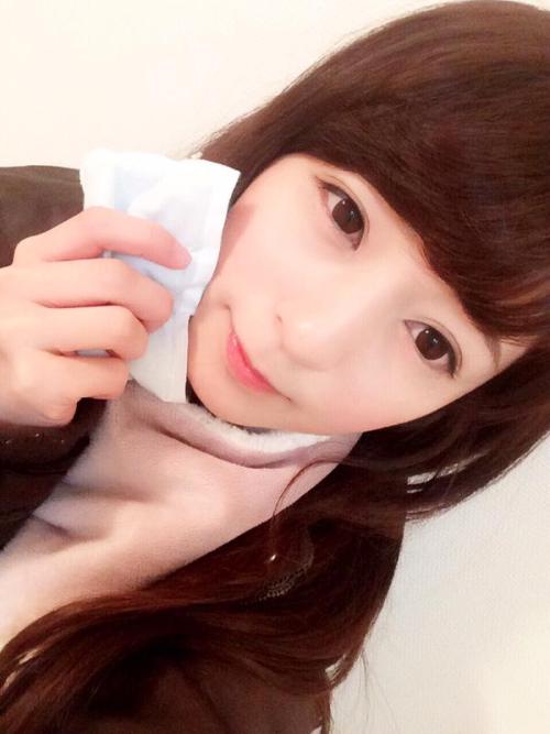 itsumono:   @shizurin24  美容室に行ってきましたっ！前髪が出来たた(*´ω｀*)すごく綺麗な色に染めてもらえて、ふわふわにしていただいて嬉しずりんです&