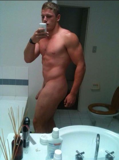 dirtystraightguys:  nakedguyselfies:   As a Rabbitohs supporter and a big fan of