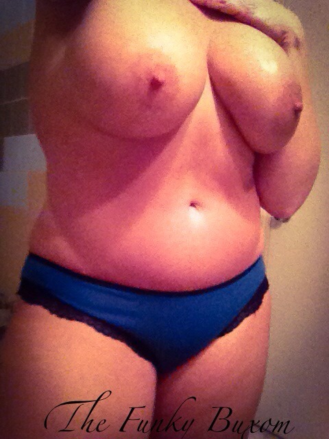 thefunkybuxom:  Holiday food is catching up with me… Gotta get back to eating healthy