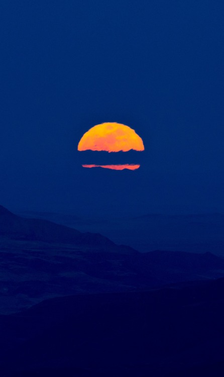 s-m0keys:  Sierra Nevada Full Moon Rising.By - Jarrod Lopiccolo