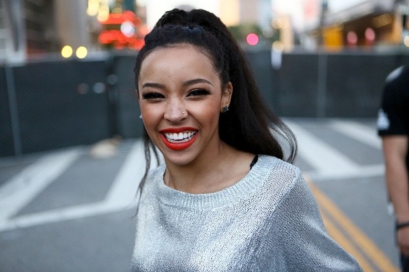 virtuheaux:  7mangoes:  longlivethejedi:  Tinashe is gorgeous man.  And she’s Zimbabwean
