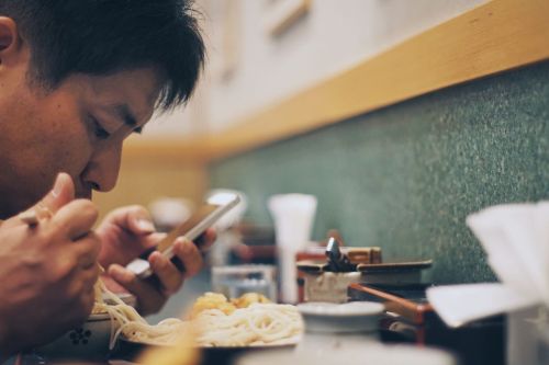 Eyes on the noodles.By @danielemartire 