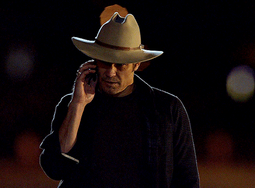 raylansgivens: Timothy Olyphant as Raylan GivensJUSTIFIED - 6X11 - “FUGITIVE NUMBER ONE”