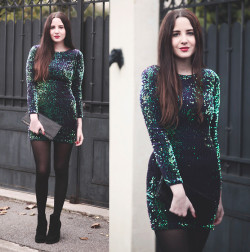 fashion-tights:  Nobody Ever Stops Me (by