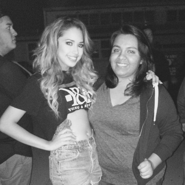 villegas-news:  Jasmine with fans yesterday.
