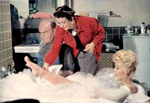 talesfromweirdland:“Last minute make-up for Marilyn’s all-important big toe is applied in tub… bubbl