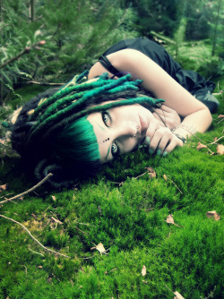 psychara:  + Forest Witch +Dreads are by Efflorescent Dreams ! 