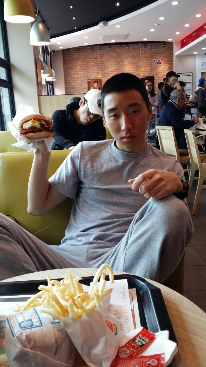 g-korea:  hyunjinchoi:  ghdi56:  내 대학친구꺼 ㅋㅋㅋㅋㅋ 일반인데