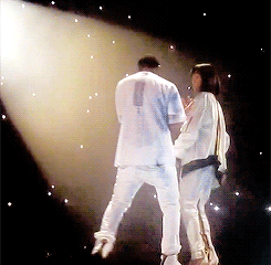 pleathe-deactivated20140814:  Rihanna and Drake performing live in Paris 