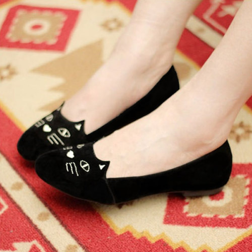 acorncos:  Red x Black kitten flats from KeuTokki Use code “kumicchi” for a 12% discount. 