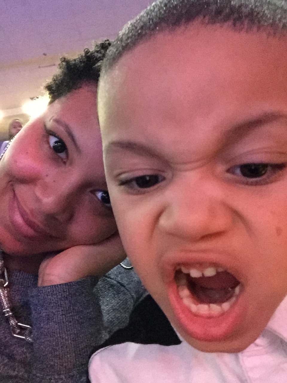 neonlyfefarelle:  Circus selfies with my ridah!