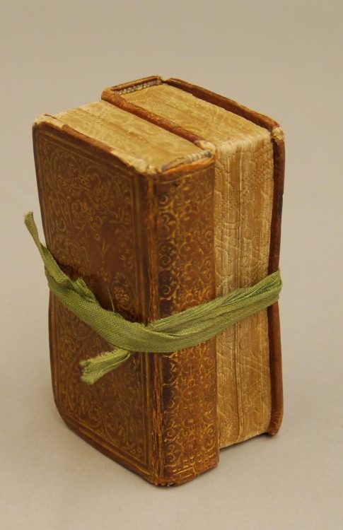 kulibraries: Dancing Cheek to Cheek: A dos-à-dos binding This book from Special Collections i