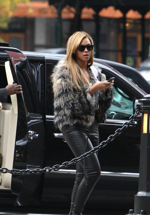 beyoncefashionstyle:  too fabulous to care 
