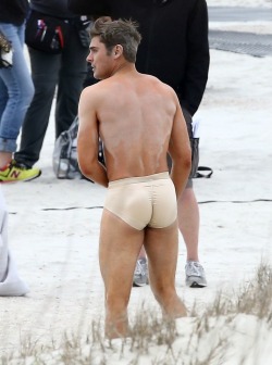 tabloidheat101:  Zac Efron