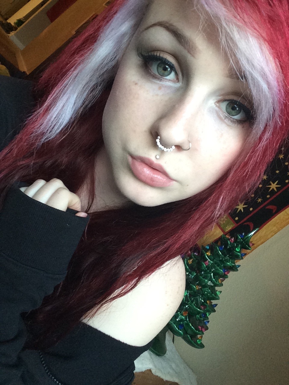 m0rphlne:  rain-boii:  Tell me I’m pretty~   YOURE SO PRETTY UGH UGH