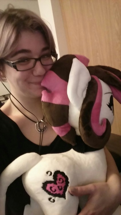ask-shyartponyblog:  splitterpic:  skuttz:  SHUT UP AND SCREAM WITH ME!!  Thank you so much Atlas! I gave up on ever being able to afford a plush a long time ago. You seriously didn’t have to, but I am seriously glad you did.  Now i just need some shennan