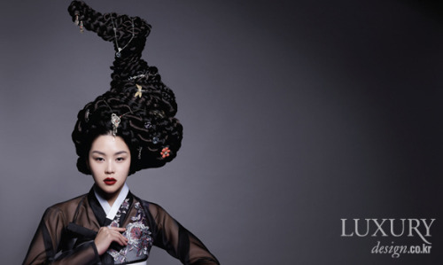 Using amazing historical Korean hairdos for advertising1. Ad by Cheil Communications, Seoul (ad for 