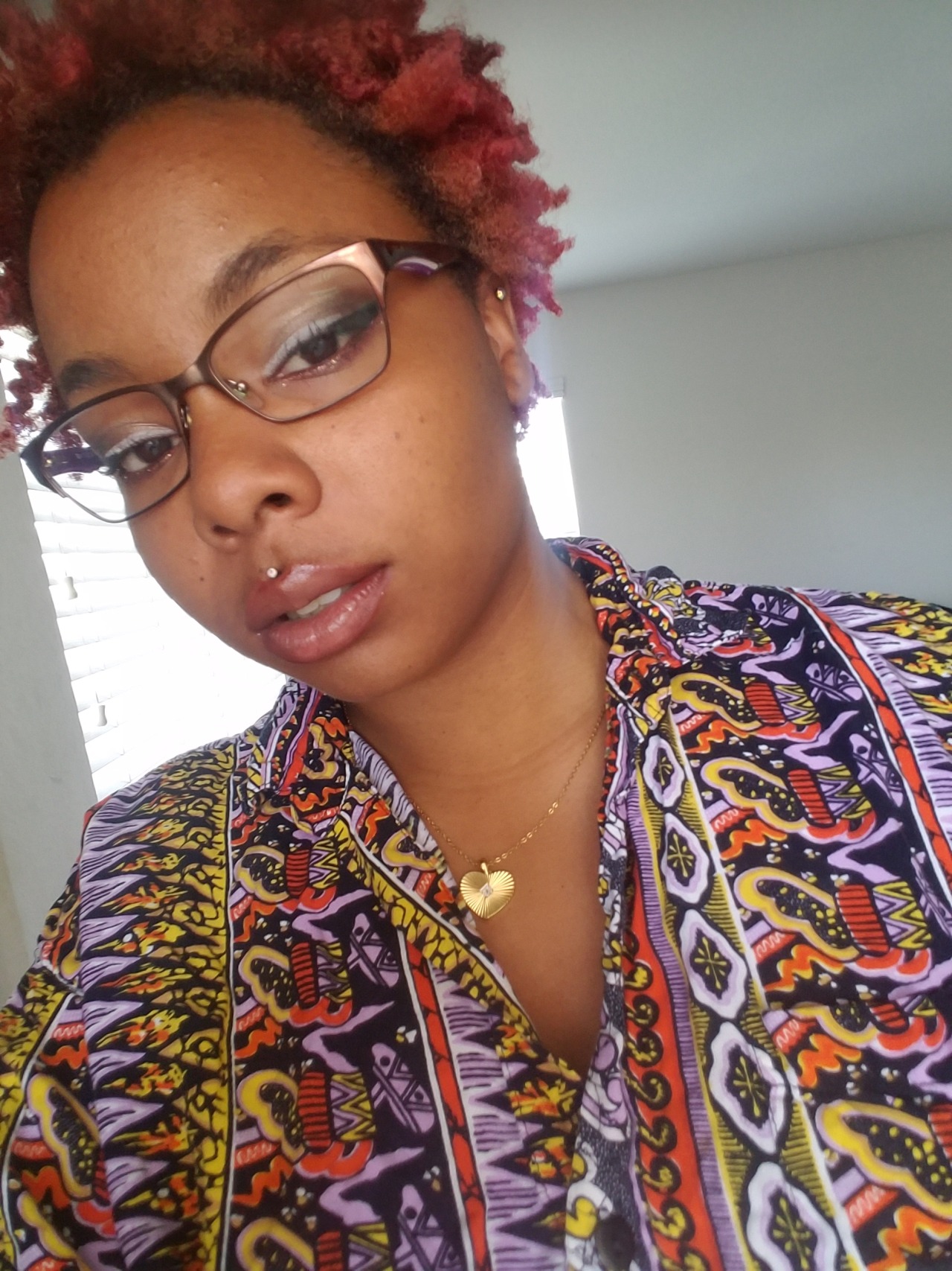 Lets just start an endless line of black selfies. Reblog with a selfie. 