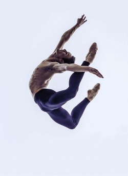 olivier37:Adam Boreland  - Orlando Ballet - Photo Michael Cairns