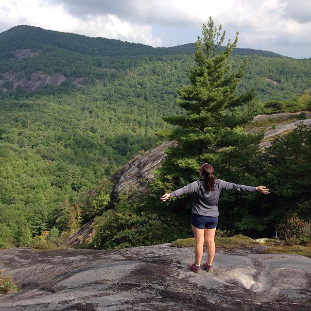 yamazakiis: It’s a birds life 👟 morning at Panthertown Valley - Big Green Mountain trail. #WNC #hiking #trailrunning #headupwingsout #oiselle #oiselleteam #oisellevolée #rogashorts #flystyle via: http://ift.tt/1N82dmZ