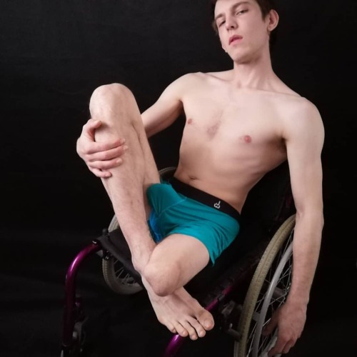 Wheelchair pose #wheelchair #amputee #amputeeman #amputeebeauty #amputeemodel #footfetishnation #cru