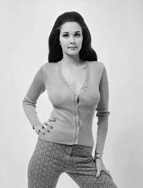 vonter-voman:Lynda Carter in a Miss World USA photoshoot for The Sun, 6/12/1972Photos taken by Steve