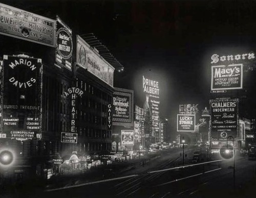 route22ny:Times Square at night, a century ago.Photos by Ewing Galloway, 1921