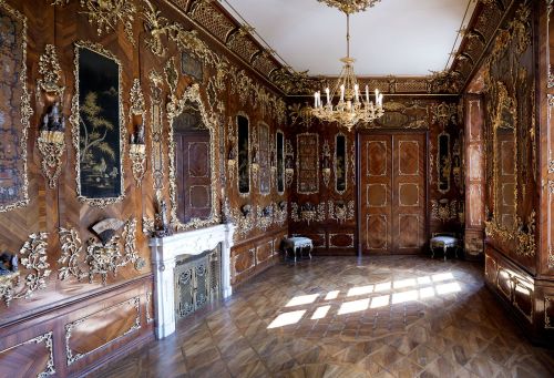 legendary-scholar:  The Chinese room, Schloss Hetzendorf.