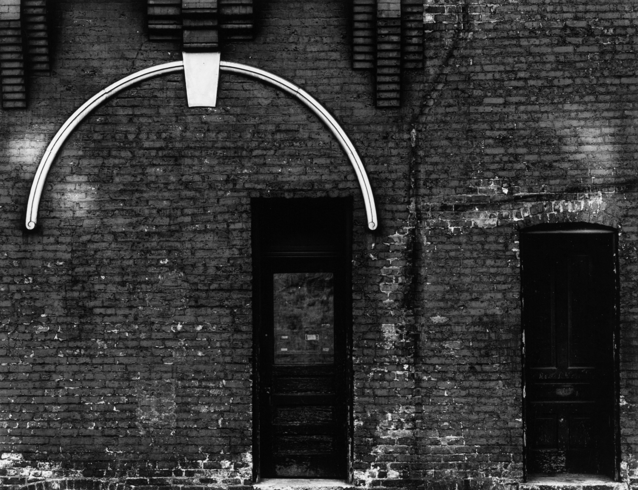 onlyoldphotography:  Aaron Siskind: Chicago 13, 1952 