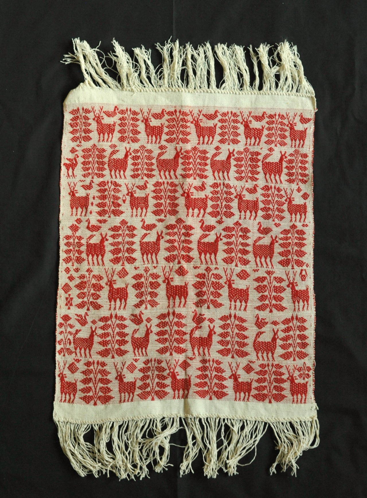 petitepointplace:  This delightful weaving depicting deer and other animals in a