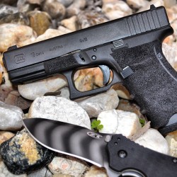 everyday-cutlery:  EDC: Glock + Zero Tolerance