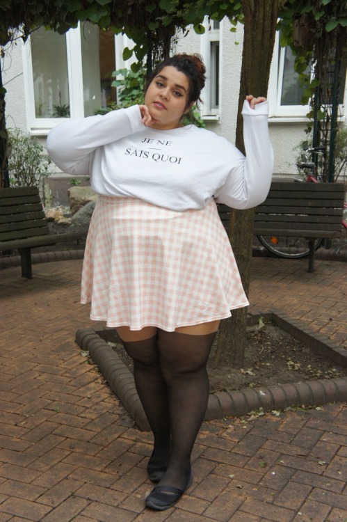 lulinix: Autumn’s here! (Sweater &amp; Tights: AsosCurve • Skirt: Boohoo • Shoes