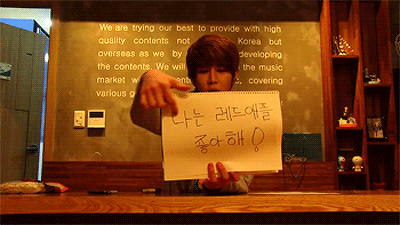 jaehwan-shii-deactivated2014101:  Hanbyul’s two most useful Korean phrases 나는 레드애플 좋아해 (I
