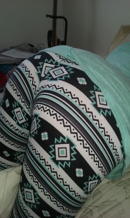teens-wearing-yoga-pants:  My Wife’s Everyday Look http://ift.tt/1RUQ1Yp 