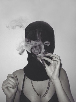 girlsthatloveweed:Robber or Stoner?